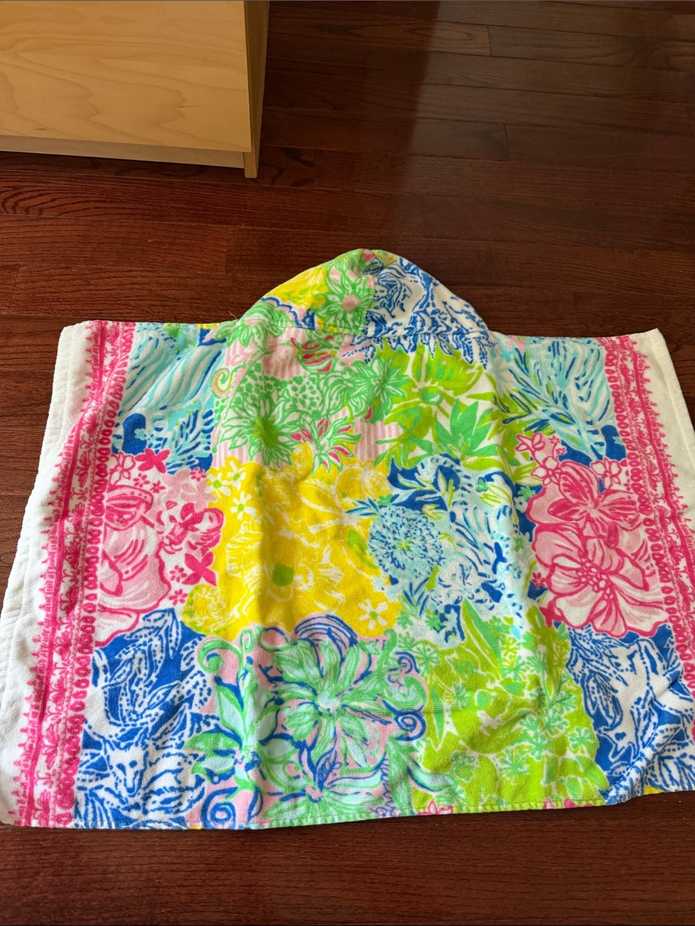 NWOT Lilly Pulitzer Girls Hooded Towel